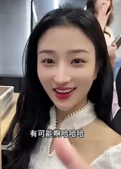 美女秘书靠大波浪上位（4K）
